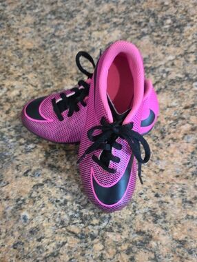 Nike Kids Hot Pink and Black Soccer Cleats Size 11